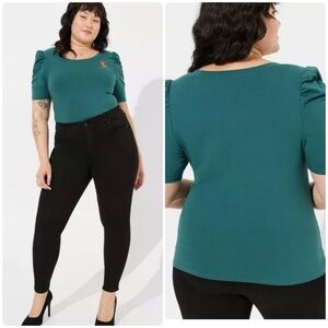 NEW Torrid Hocus Pocus Foxy Puff Ruched Sleeve Slim Fit Top Sz 1X Halloween Chic